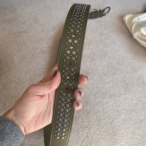 Ferragamo men’s studded leather belt size 42 - Picture 6 of 9